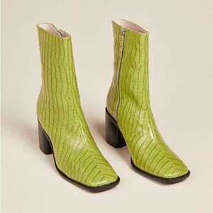 INTENTIONALLY BLANK green boots size 6.